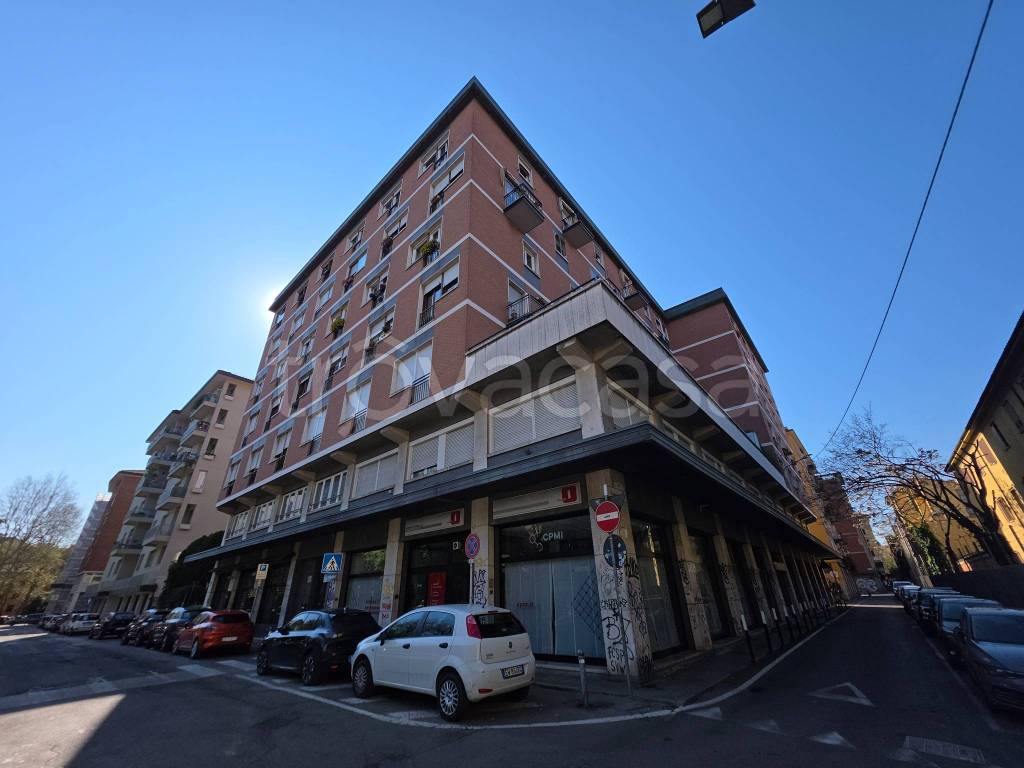 negozio in vendita a Bologna in zona San Vitale