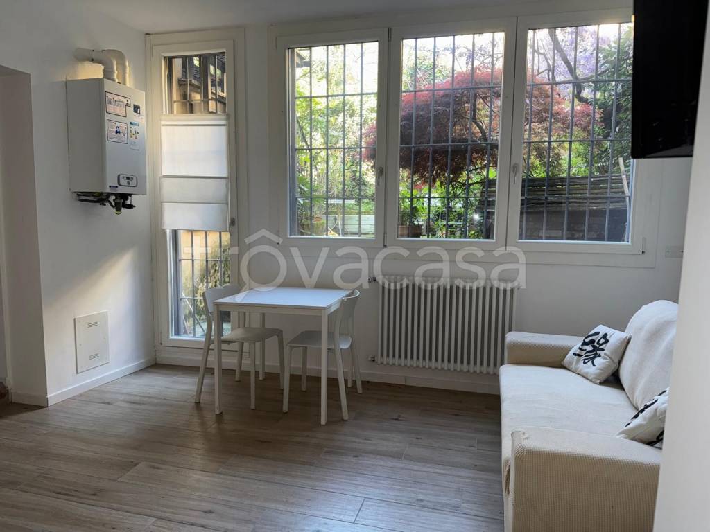 appartamento in vendita a Bologna in zona Santo Stefano