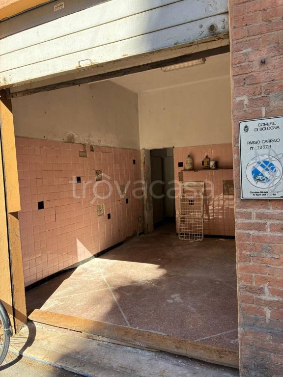 negozio in vendita a Bologna in zona Santo Stefano