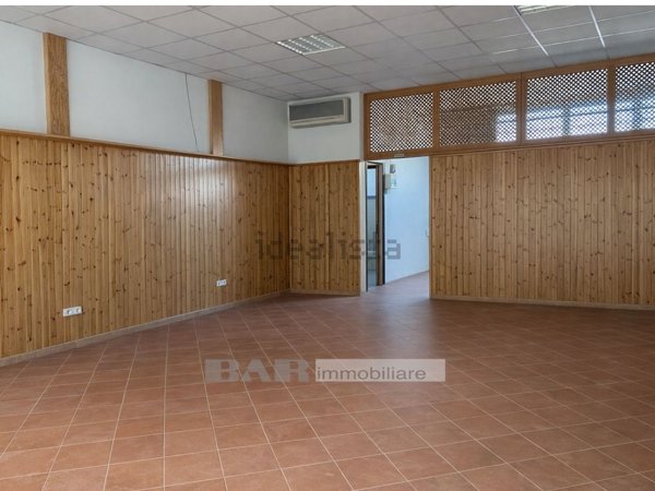 negozio in vendita a Bologna in zona Pilastro