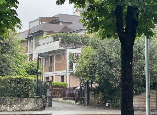 appartamento in vendita a Bologna in zona Saragozza