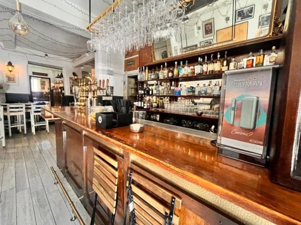 negozio in vendita a Bologna in zona Santo Stefano