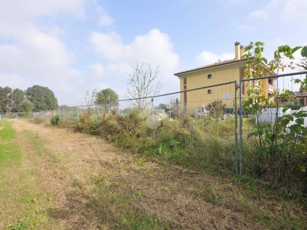 locale commerciale in vendita a Bologna in zona San Vitale