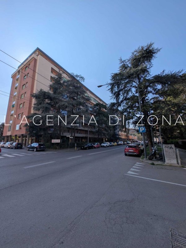 negozio in vendita a Bologna in zona Savena