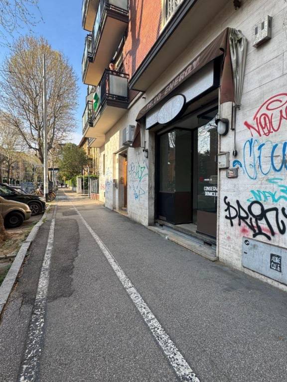 negozio in vendita a Bologna in zona San Vitale