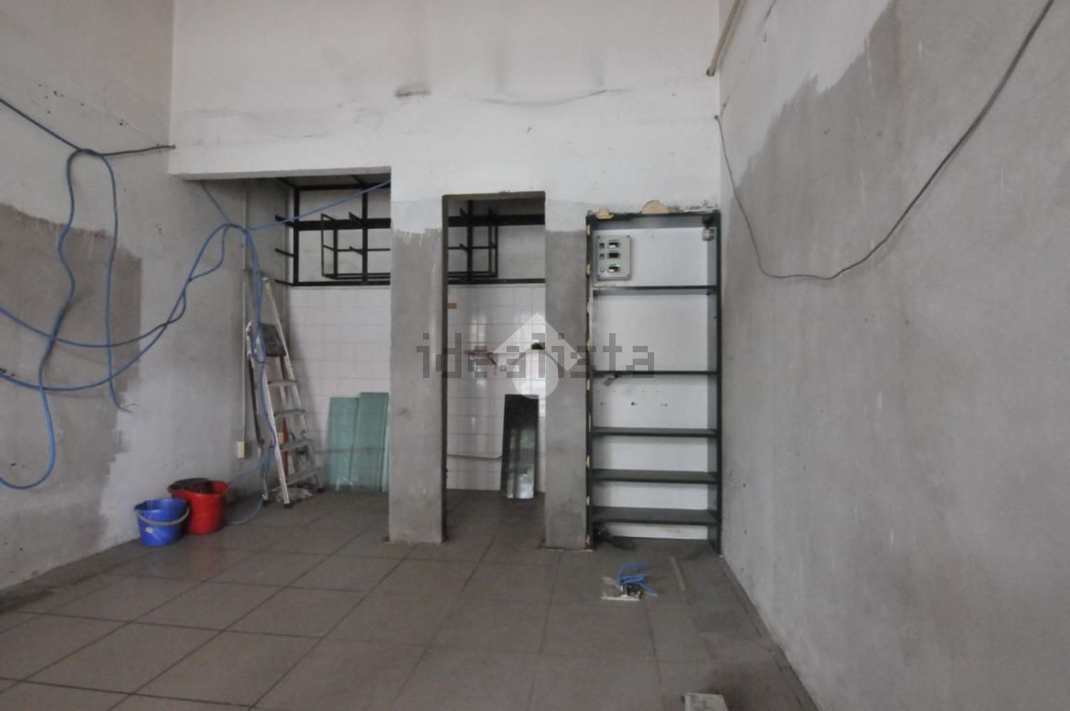 locale commerciale in vendita a Bologna