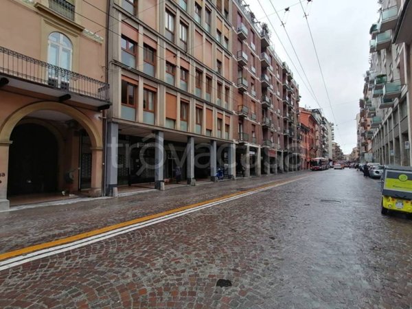 negozio in vendita a Bologna in zona Reno