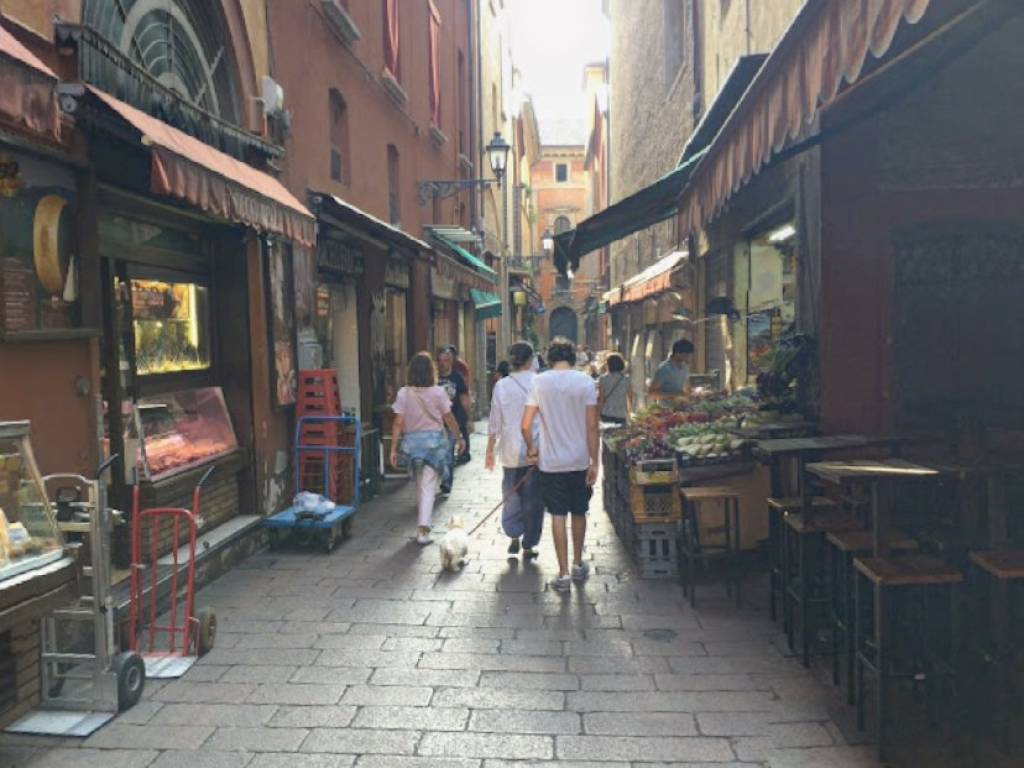 negozio in vendita a Bologna in zona Centro Storico