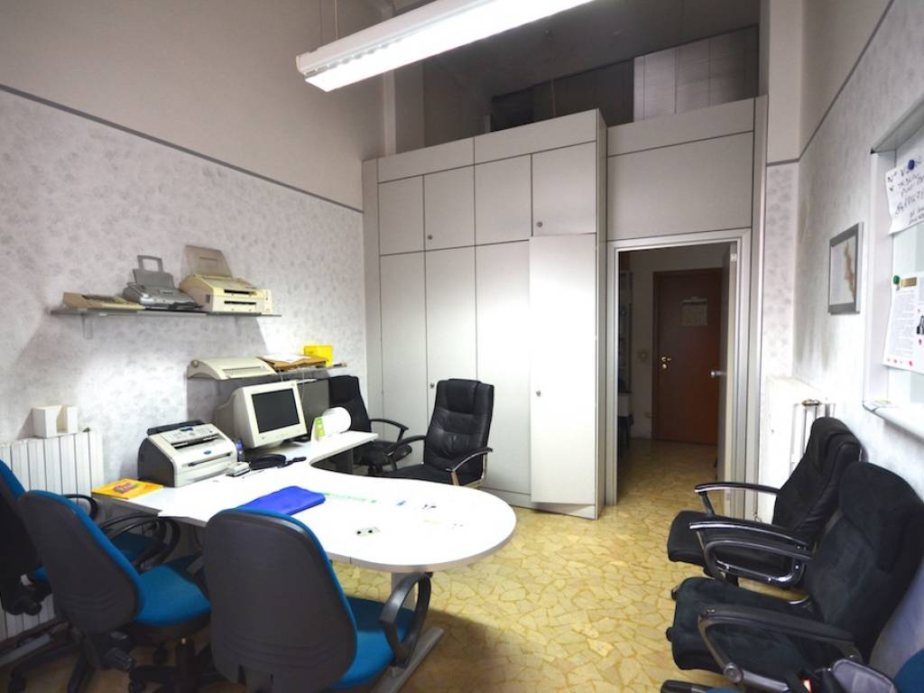 negozio in vendita a Bologna in zona Reno