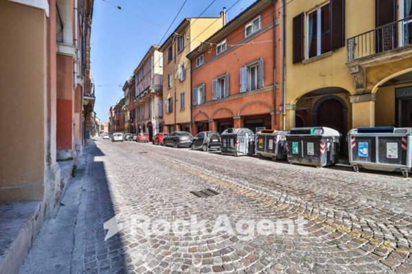 negozio in vendita a Bologna in zona Santo Stefano