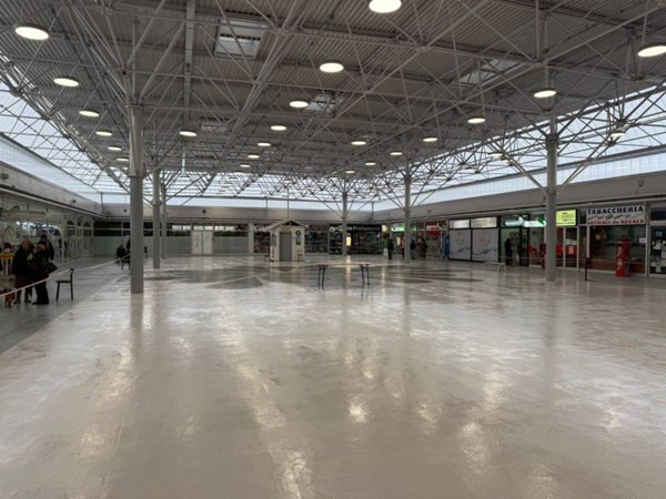 negozio in vendita a Bologna in zona Pilastro