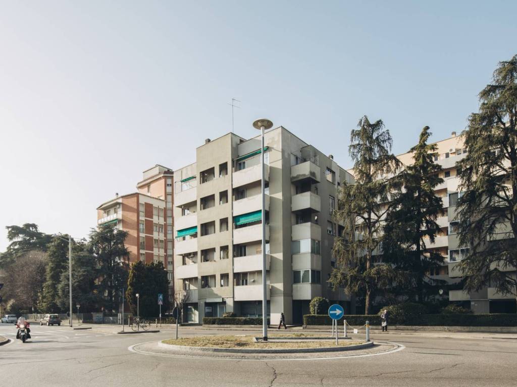 locale commerciale in vendita a Bologna in zona Savena