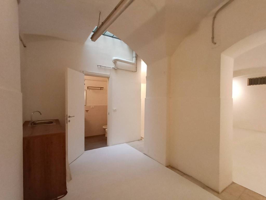 locale commerciale in vendita a Bologna in zona Centro Storico