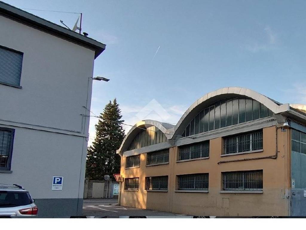 locale commerciale in vendita a Bologna in zona Borgo Panigale