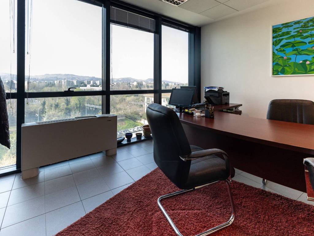 ufficio in vendita a Bologna in zona San Vitale