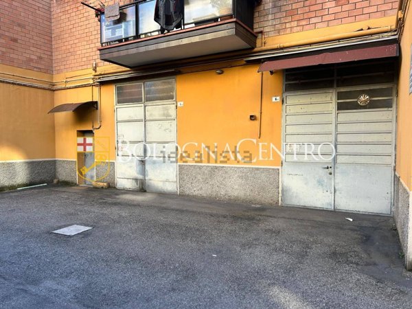 locale commerciale in vendita a Bologna in zona Savena