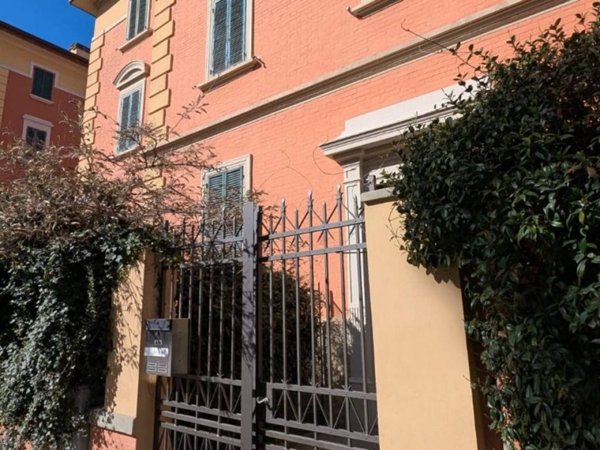 locale commerciale in vendita a Bologna