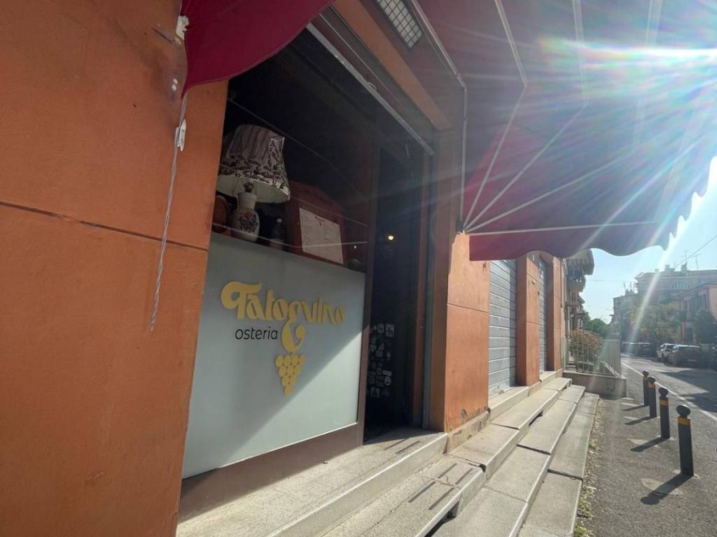 negozio in vendita a Bologna in zona Aeroporto