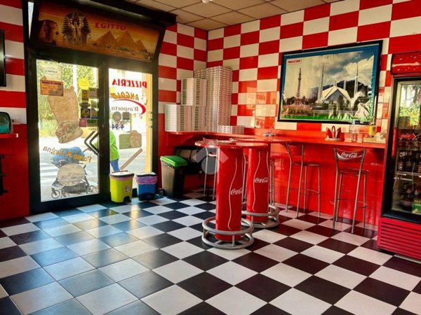 negozio in vendita a Bologna in zona Santa Viola