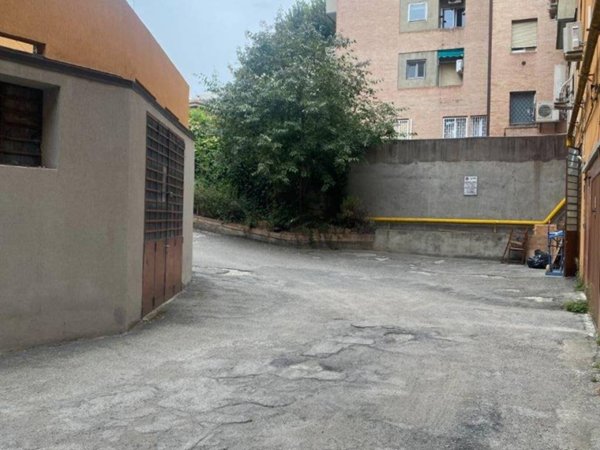 locale commerciale in vendita a Bologna in zona Savena