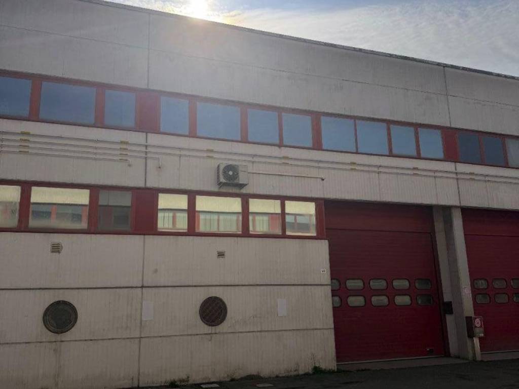 locale commerciale in vendita a Bologna in zona Saragozza