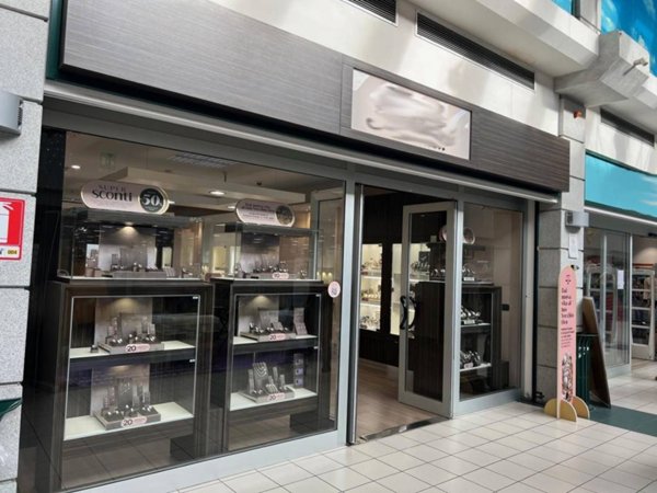 negozio in vendita a Bologna in zona Savena