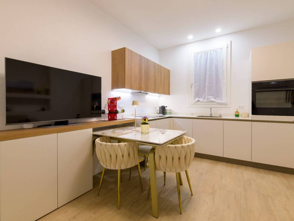 appartamento in vendita a Bologna in zona Santo Stefano