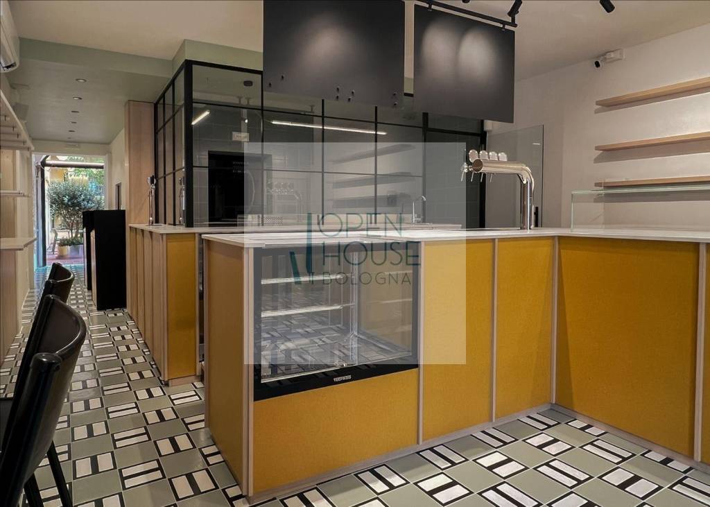 negozio in vendita a Bologna in zona Centro Storico