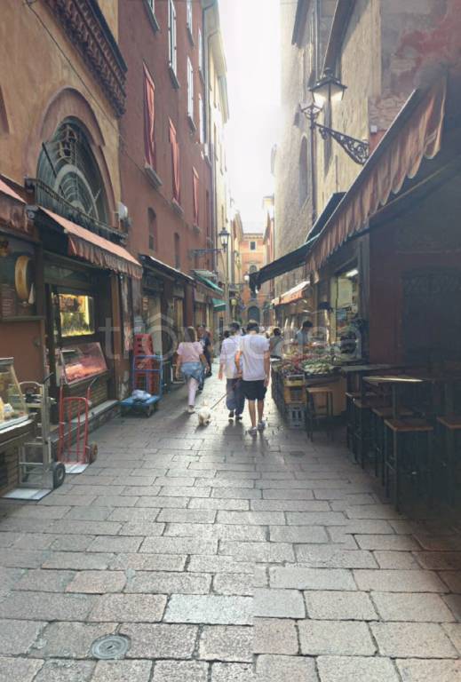 negozio in vendita a Bologna in zona Centro Storico