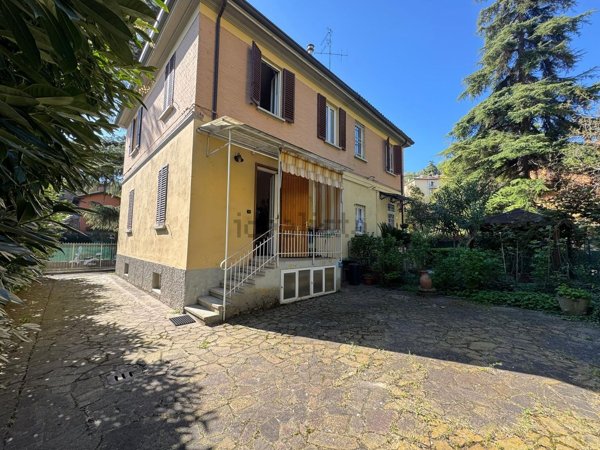 casa indipendente in vendita a Bologna in zona Santo Stefano