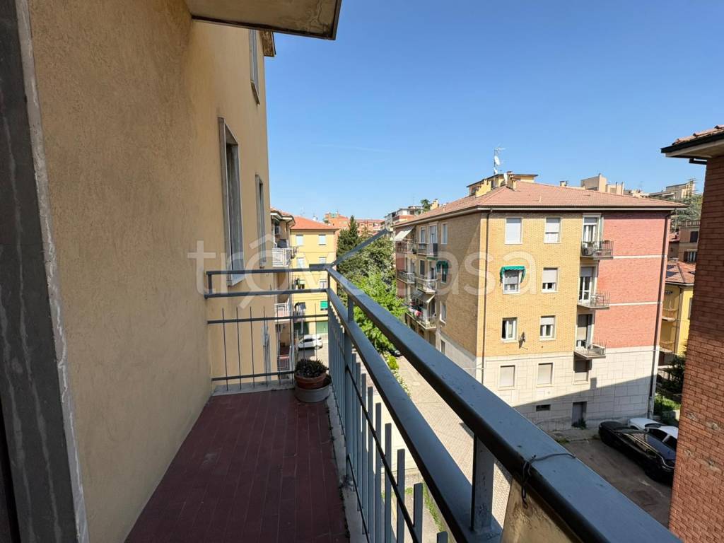 appartamento in vendita a Bologna in zona Saffi