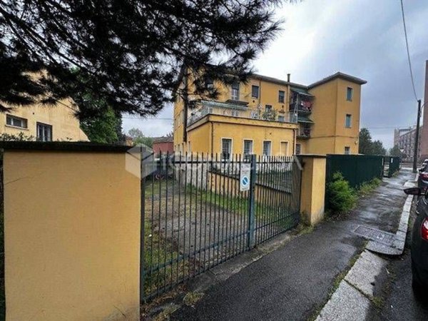 negozio in vendita a Bologna in zona Barca