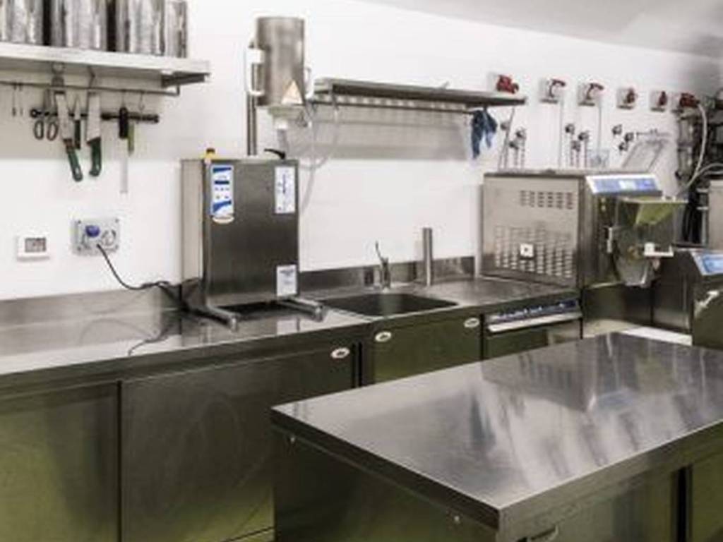 negozio in vendita a Bologna in zona Savena