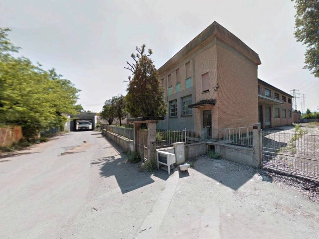 capannone in vendita a Bologna in zona Quartiere Navile