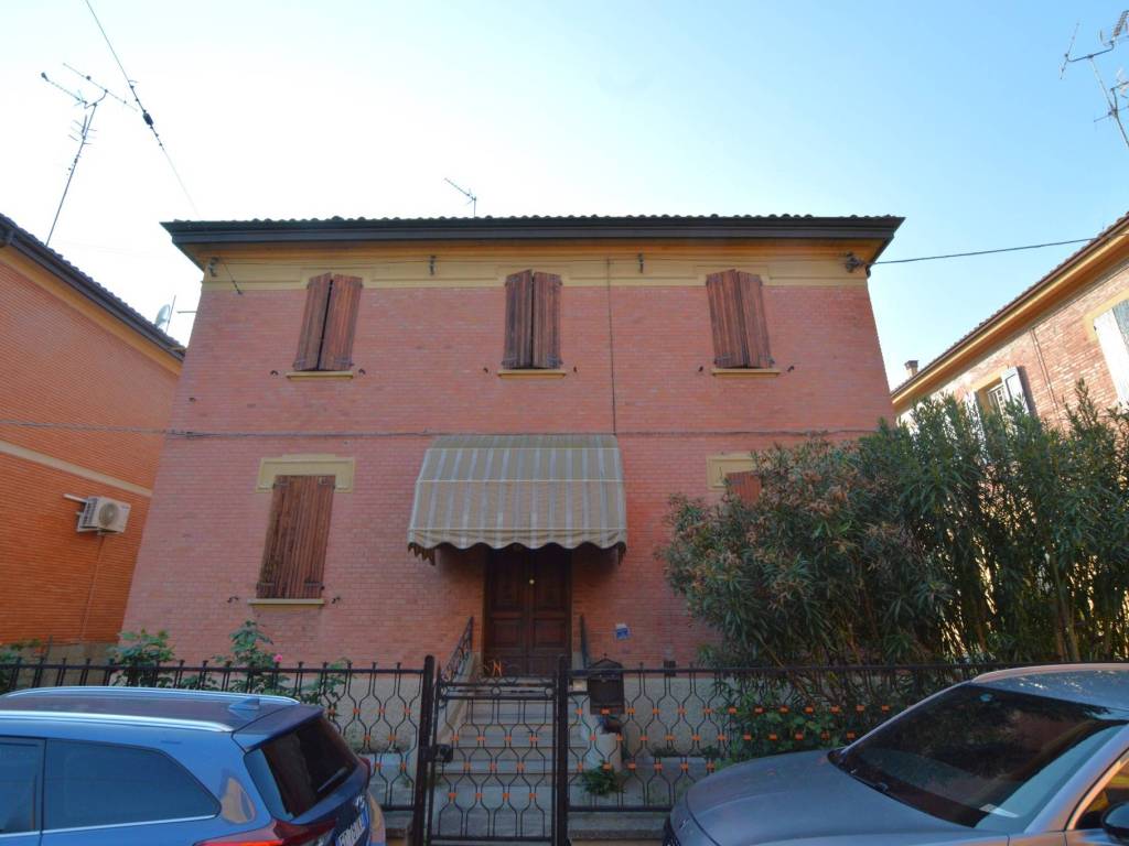 casa indipendente in vendita a Bologna in zona Aeroporto