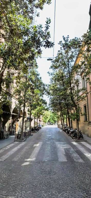negozio in vendita a Bologna in zona Santo Stefano