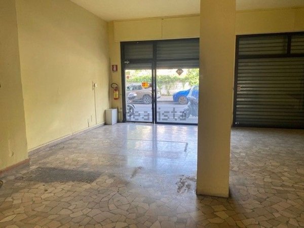 locale commerciale in vendita a Bologna in zona San Donato