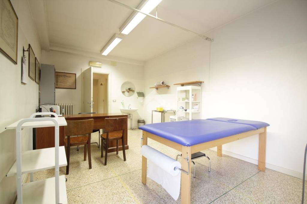 ufficio in vendita a Bologna in zona Reno