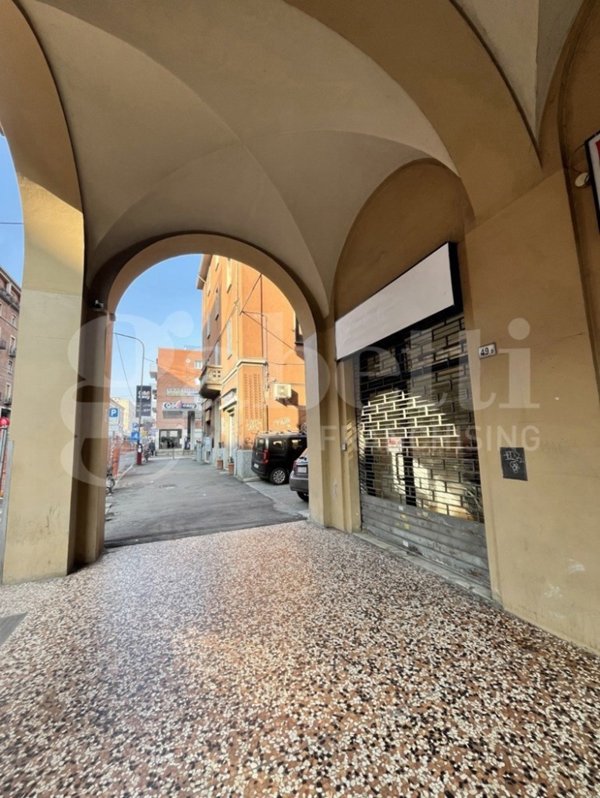negozio in vendita a Bologna in zona Saffi