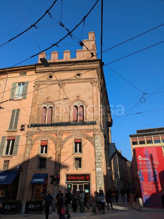 ufficio in vendita a Bologna in zona Centro Storico