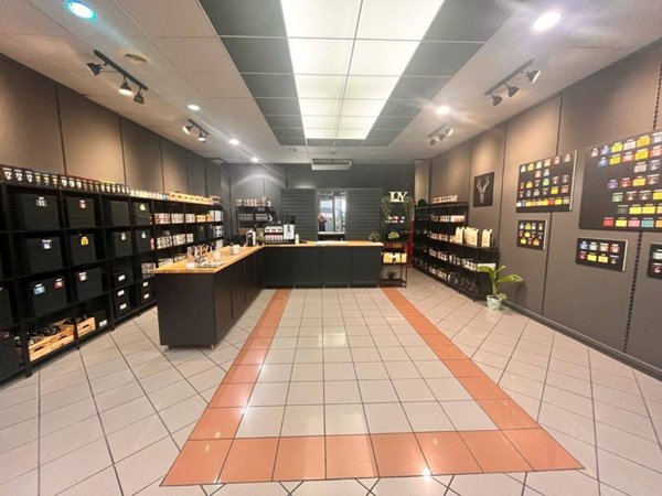 negozio in vendita a Bologna in zona Savena