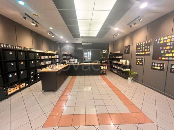 negozio in vendita a Bologna in zona Savena