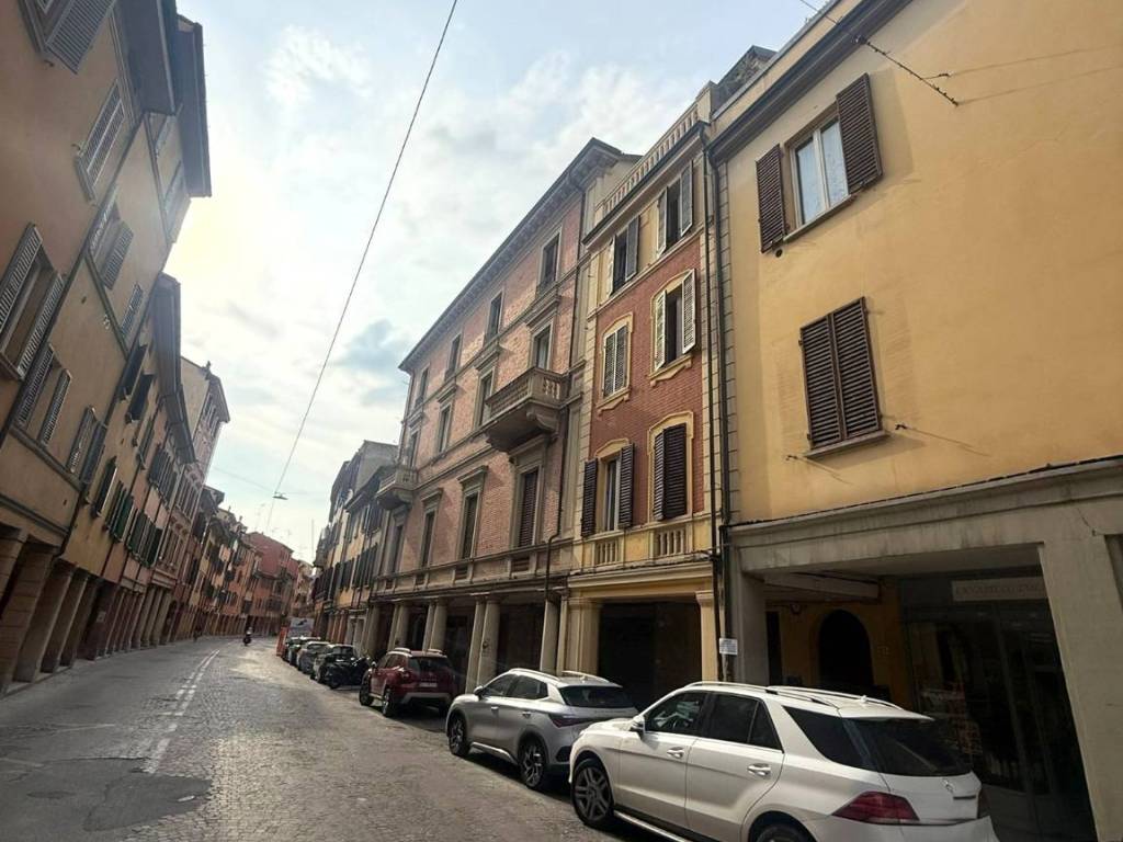 appartamento in vendita a Bologna in zona Saragozza