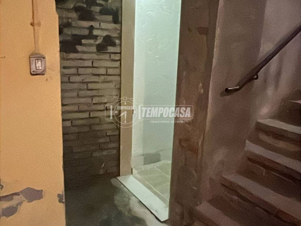 locale di sgombero in vendita a Bologna in zona Bolognina