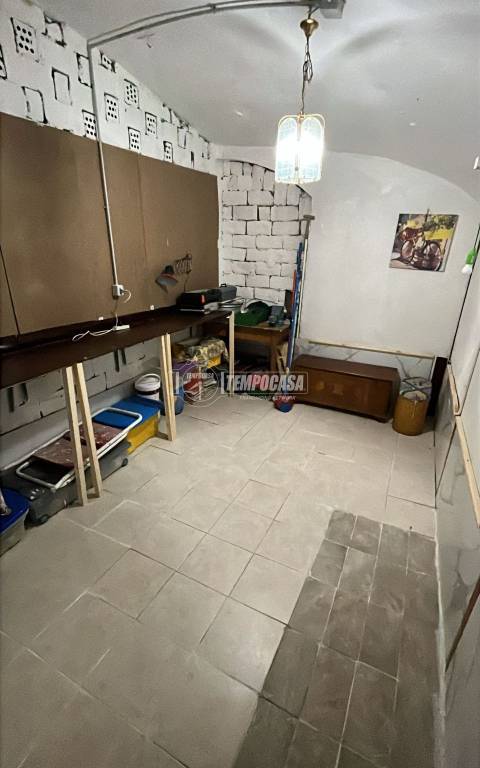 locale di sgombero in vendita a Bologna in zona Bolognina