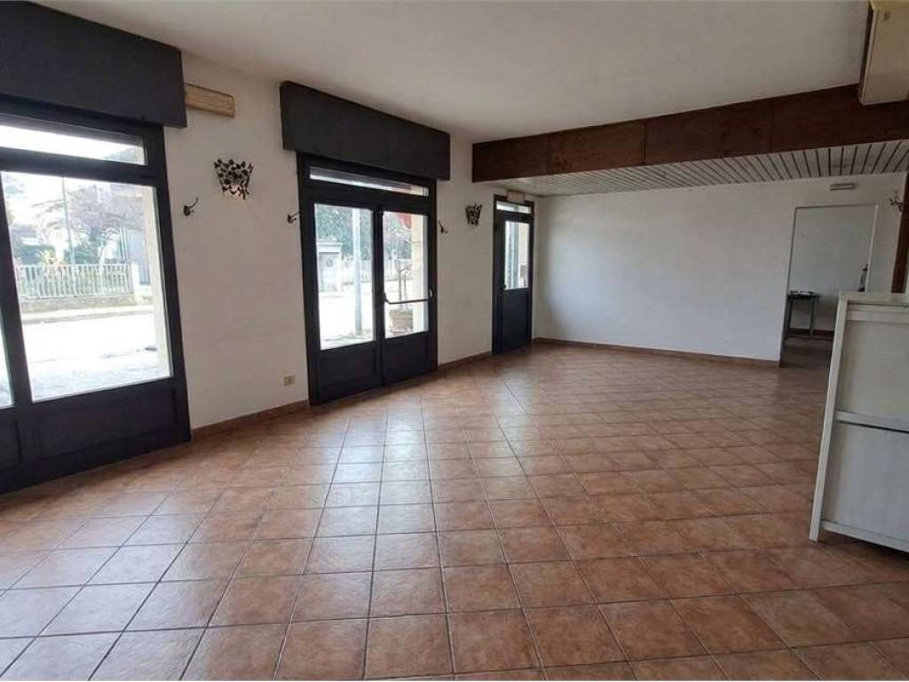 negozio in vendita a Bologna in zona Bolognina