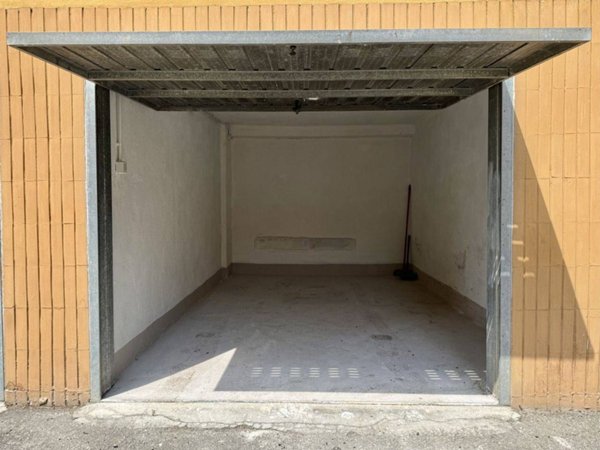 negozio in vendita a Bologna in zona San Vitale