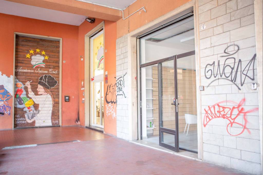 negozio in vendita a Bologna in zona San Vitale