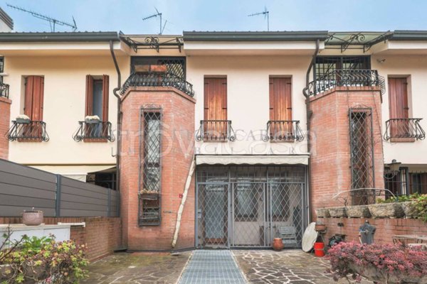 casa indipendente in vendita a Bologna in zona Centro Storico