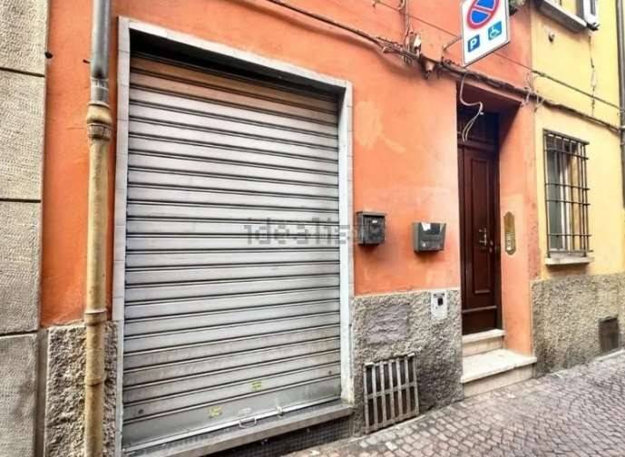 negozio in vendita a Bologna in zona Santo Stefano